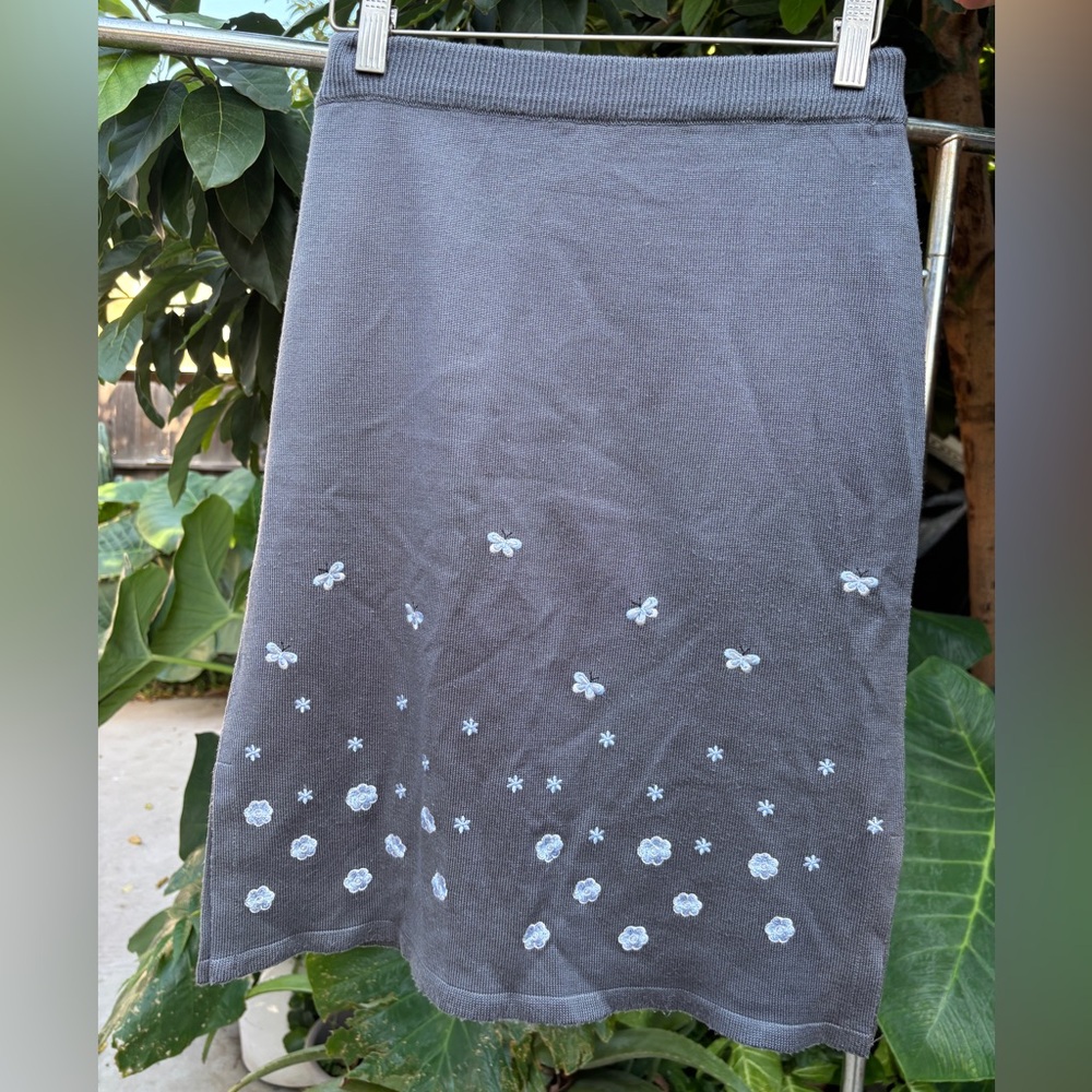 Elegant Gray A-Line Skirt with White Floral Design